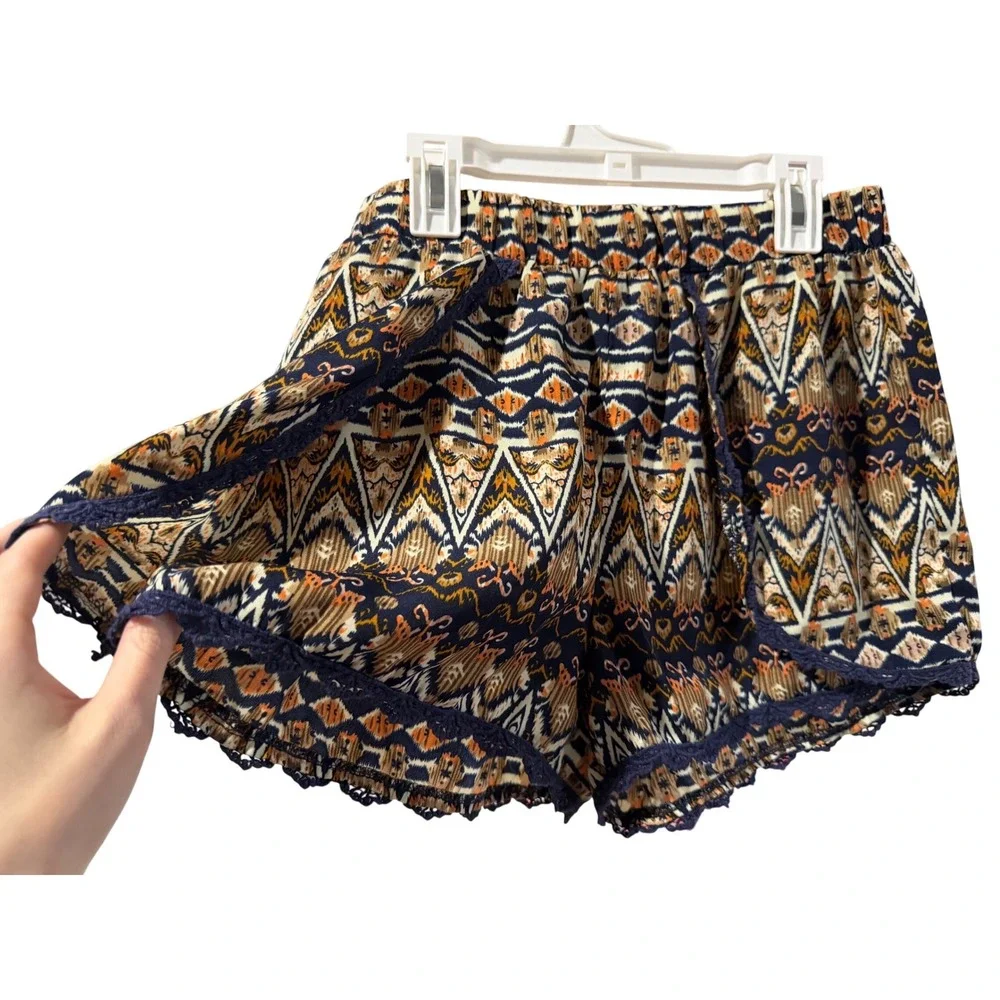 Ci Sono Womens Medium Tribal Geometric Print Tulip Shorts Crochet Lace Trim Navy - Picture 3 of 4